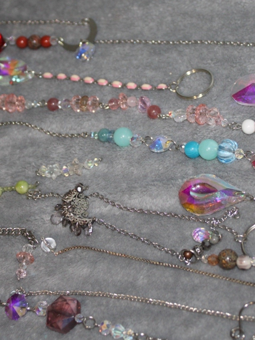 32‑Piece Assorted Jewelry & Bead Craft Lot – Charms, Crystals, Chains & Pendants